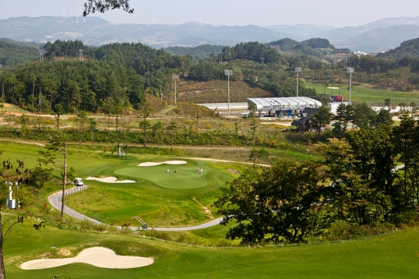 Летом в окрестностях Пхенчхана тоже не приходится скучать. Здесь популярное место для игры в гольф.