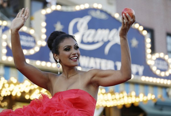 В США впервые «Мисс Америка» стала девушка индийского происхождения 11edaddc