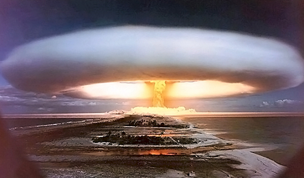 Взрыв "Царь-бомбы" над Новой Землей Фото: www.vmireinteresnogo.com